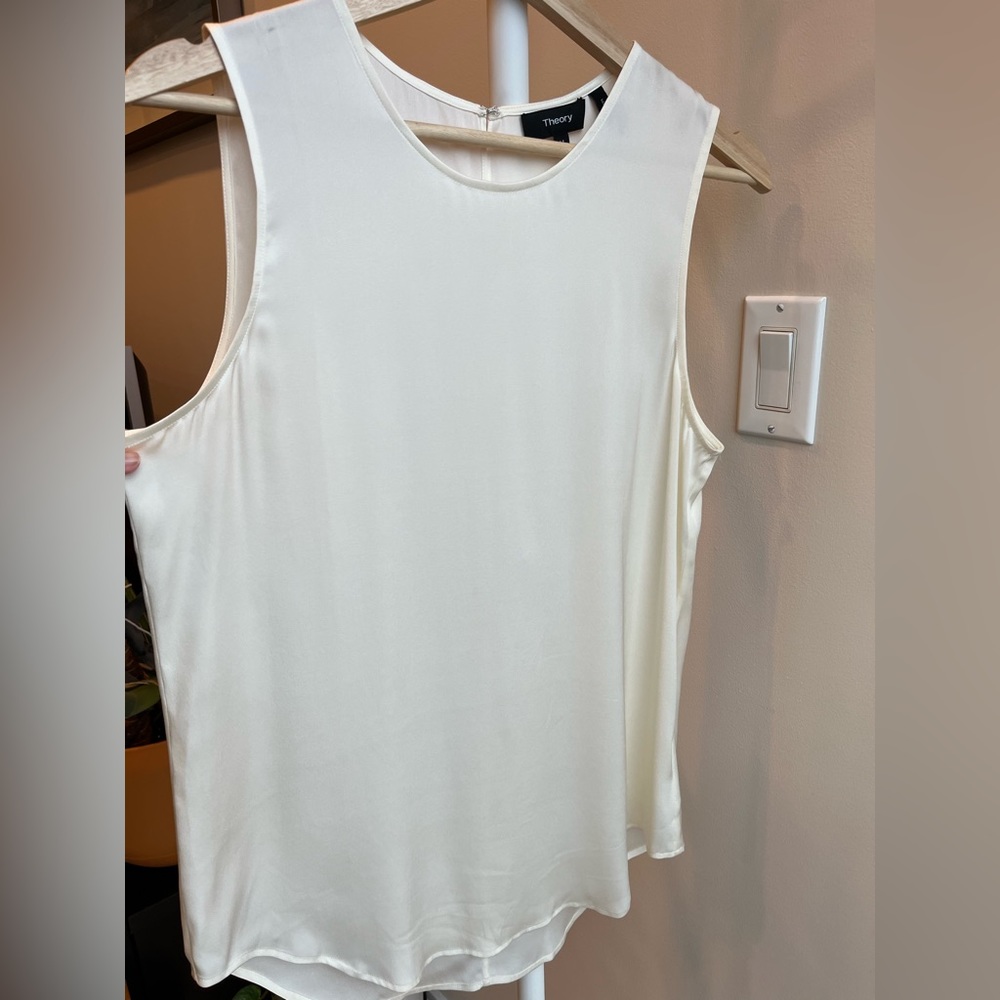 NWOT Size M Theory silk blouse